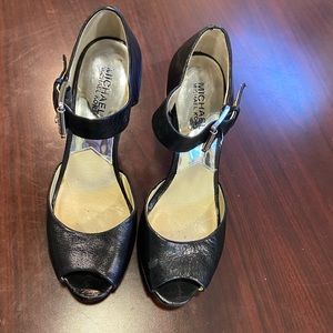 Michael Kors Black leather pumps